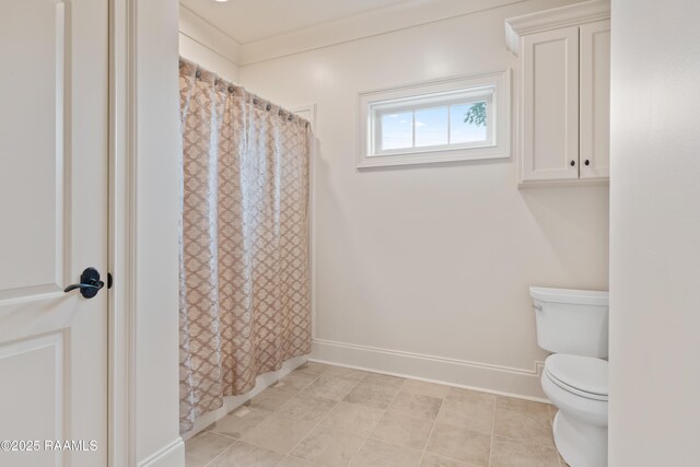 104 Avallach Dr, Lafayette, LA 70503 - bathroom featuring toilet, baseboards, and a shower with curtain