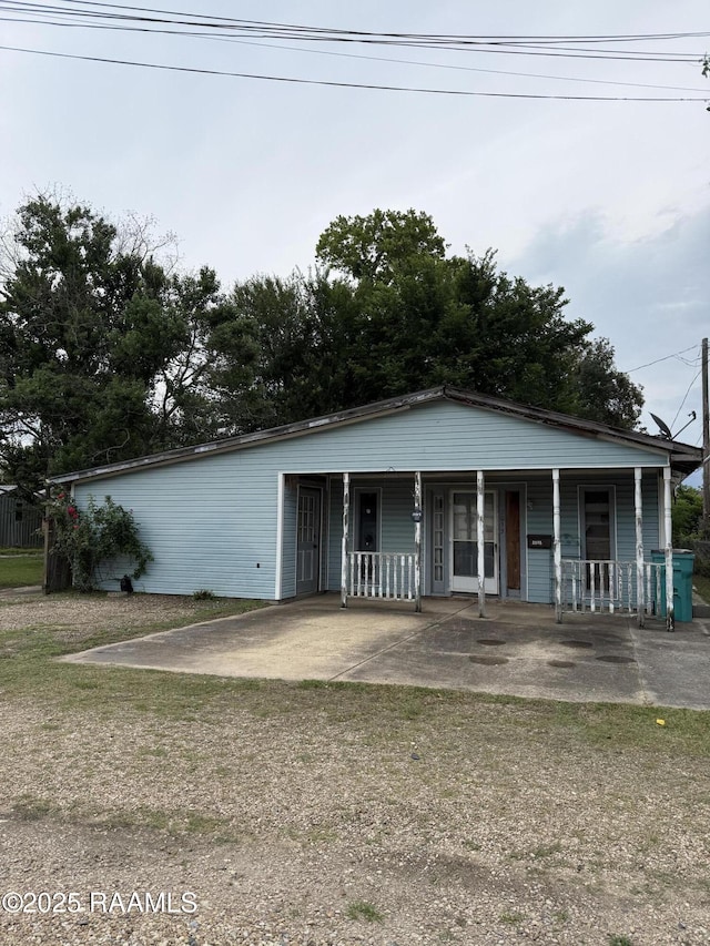 2015 Cummings St, Opelousas, LA 70570 - view of front of home with a porch