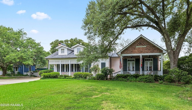 1414 E Bayou Pkwy, Lafayette, LA 70508 - view of front facade with a front lawn, covered porch, and a chimney