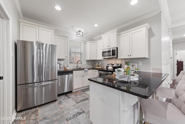 710 Highland View Dr, Youngsville, LA 70592 - kitchen featuring appliances with stainless steel finishes, crown molding, a peninsula, white cabinets, and a breakfast bar