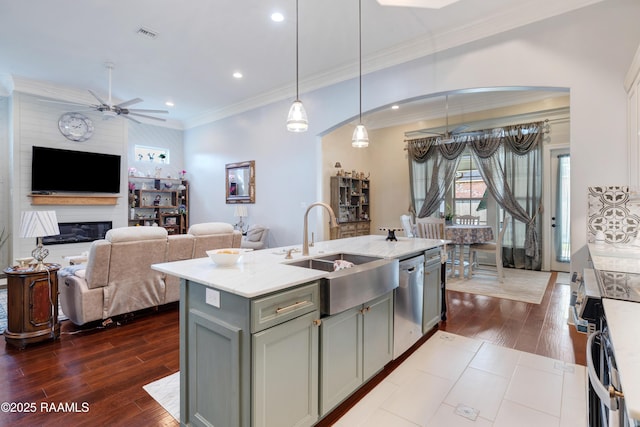 106 Camry Dr, Lafayette, LA 70503 - kitchen with ceiling fan, stainless steel appliances, gray cabinetry, a sink, and dark wood-style flooring
