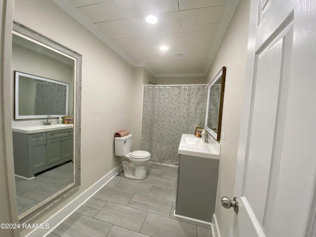 1034 Barras Rd, Saint Martinville, LA 70582 - full bath featuring vanity, toilet, a shower with curtain, baseboards, and recessed lighting