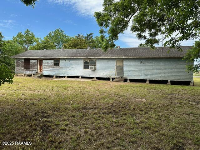 18711 La Highway 35, Abbeville, LA 70510 - view of front facade featuring entry steps, a front yard, and cooling unit