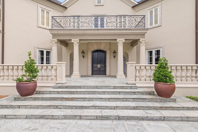 12425 N Marcus Rd, Abbeville, LA 70510 - entrance to property with a balcony, covered porch, and stucco siding