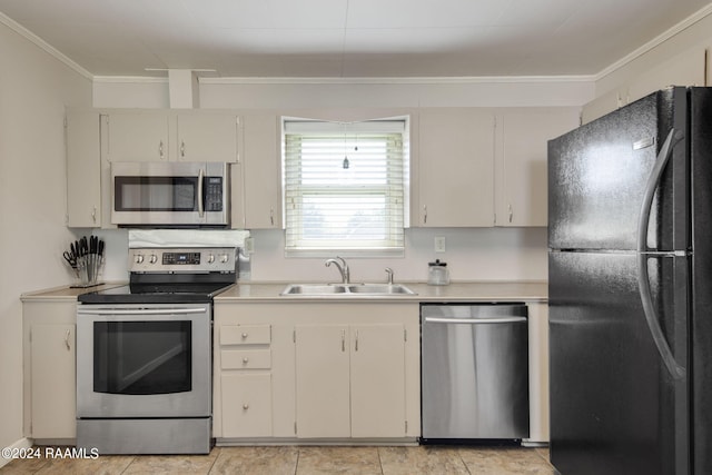1037 Joe Kidder Rd, Arnaudville, LA 70512 - kitchen featuring stainless steel appliances, a sink, light countertops, and crown molding