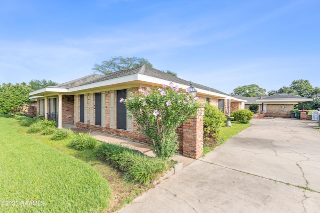 510 Monarch Dr, Lafayette, LA 70506 - ranch-style house featuring a front lawn, brick siding, and driveway