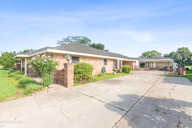 510 Monarch Dr, Lafayette, LA 70506 - ranch-style house featuring concrete driveway and brick siding