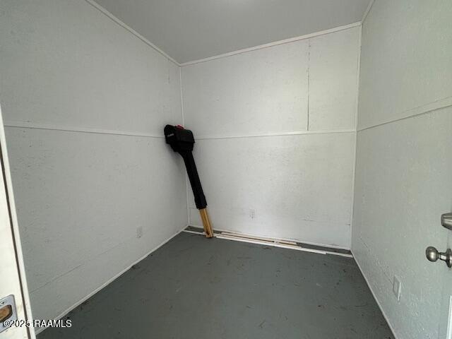 214 Dufilho Rd, Opelousas, LA 70570 - detailed view of concrete floors