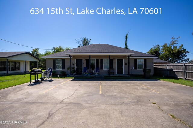 1301 Meadow Dr, Lake Charles, LA 70607 - view of front of property with a porch, uncovered parking, and a shingled roof