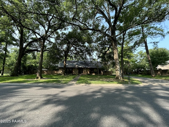 421 Lippi Blvd, Lafayette, LA 70508 - ranch-style house with a front lawn