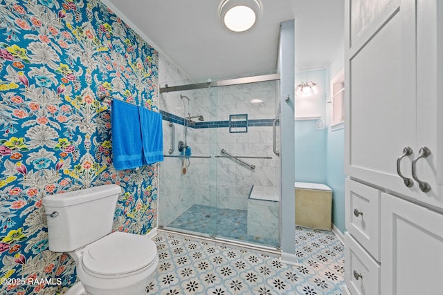 630 W Peach Ave, Eunice, LA 70535 - bathroom featuring baseboards, toilet, and a shower stall