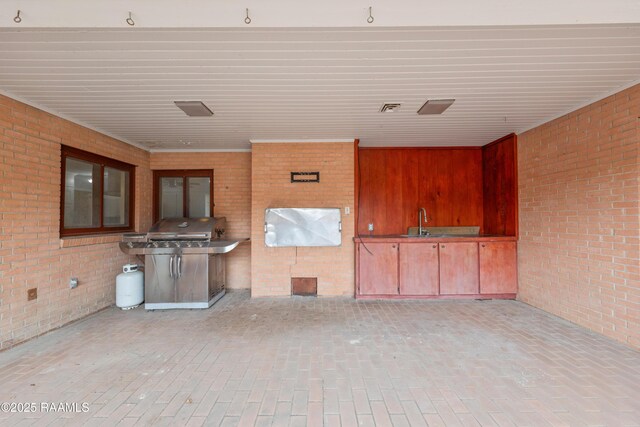 630 W Peach Ave, Eunice, LA 70535 - view of patio with a sink