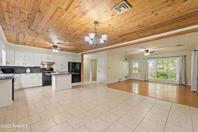 407 N Hebert Ave, Kaplan, LA 70548 - kitchen with open floor plan, a ceiling fan, black appliances, wood ceiling, and dark countertops