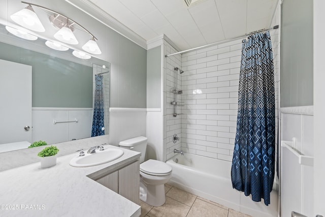 407 N Hebert Ave, Kaplan, LA 70548 - full bath featuring toilet, vanity, tile patterned flooring, shower / bath combo, and ornamental molding