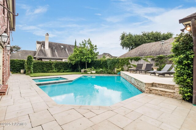 101 Hanover Sq, Lafayette, LA 70508 - view of swimming pool featuring a patio, a fenced backyard, and a pool with connected hot tub