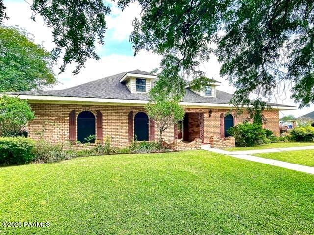 1944 Mills St, Scott, LA 70583 - view of front of home featuring brick siding and a front yard
