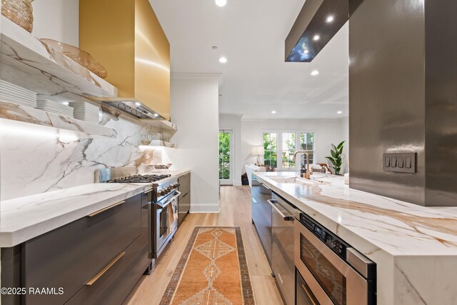 302 Richland Ave Unit 207C, Lafayette, LA 70508 - kitchen with stainless steel appliances, a sink, recessed lighting, modern cabinets, and light wood finished floors