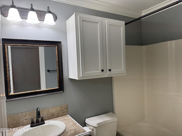 105 Ridge Run Ln, Carencro, LA 70520 - bathroom with a shower, vanity, toilet, and crown molding