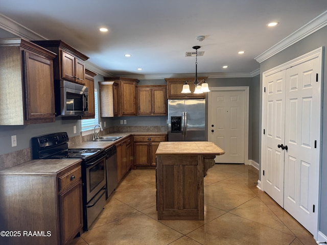 105 Ridge Run Ln, Carencro, LA 70520 - kitchen featuring stainless steel appliances, a sink, a center island, light countertops, and ornamental molding