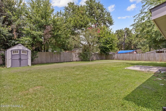 213 Marilyn Dr, Lafayette, LA 70503 - view of yard with a patio area