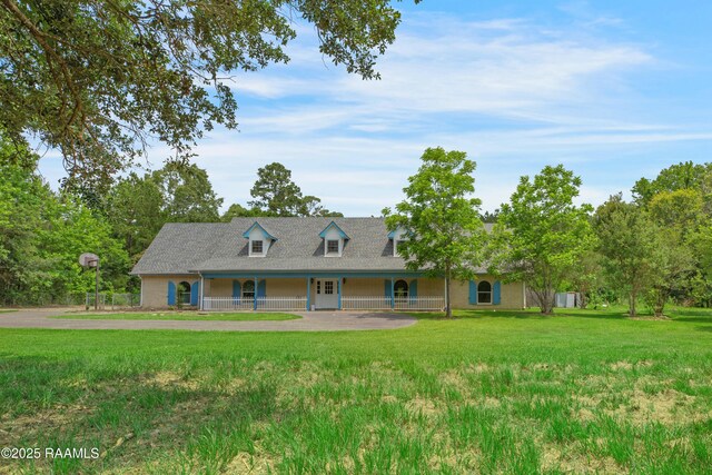5811 Basile Eunice Hwy, Eunice, LA 70535 - view of front of property with covered porch and a front lawn