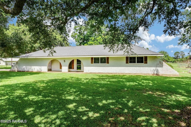 938 Marteau Rd, Broussard, LA 70518 - ranch-style house with a front yard and brick siding