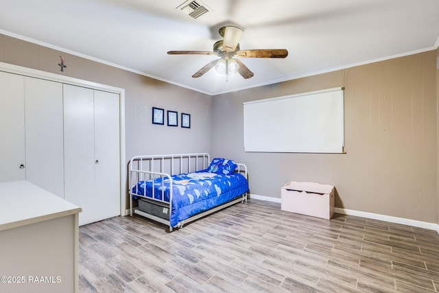 938 Marteau Rd, Broussard, LA 70518 - bedroom with ornamental molding, wood finished floors, a closet, baseboards, and ceiling fan