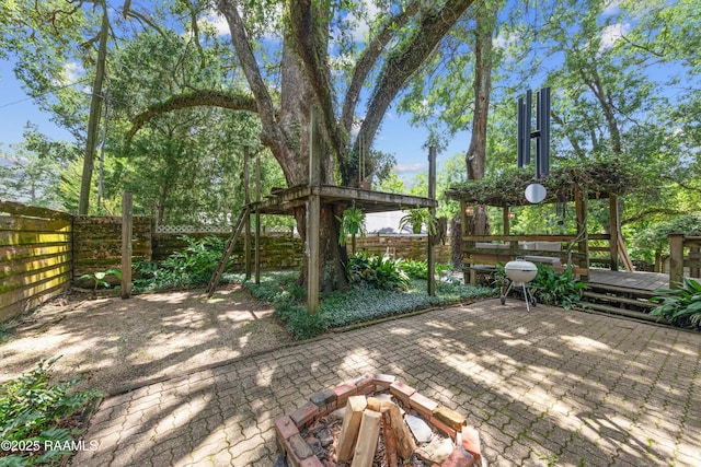 3000 E Simcoe St, Lafayette, LA 70501 - fenced backyard featuring a patio area