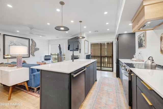 1304 E Bayou Pkwy Unit 8A, Lafayette, LA 70508 - kitchen with appliances with stainless steel finishes, light wood-type flooring, light countertops, a kitchen island with sink, and ceiling fan