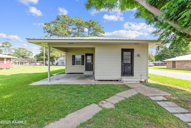 708 Park Ave, Breaux Bridge, LA 70517 - view of front of property featuring a front yard and a patio area