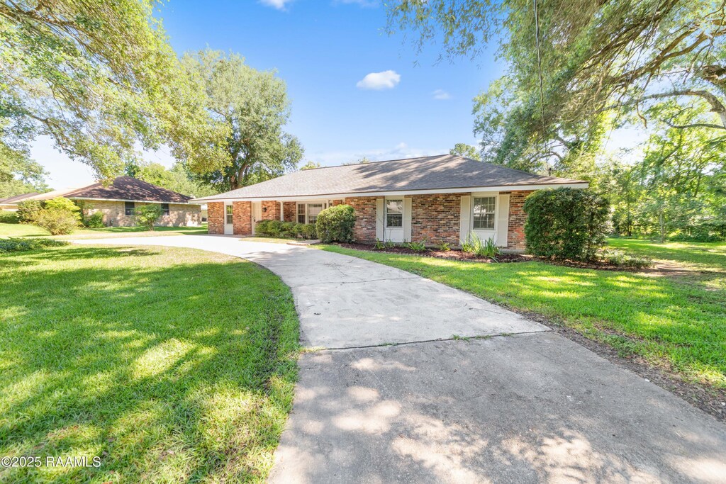237 Oak Dr, Saint Martinville, LA 70582 - photo 1