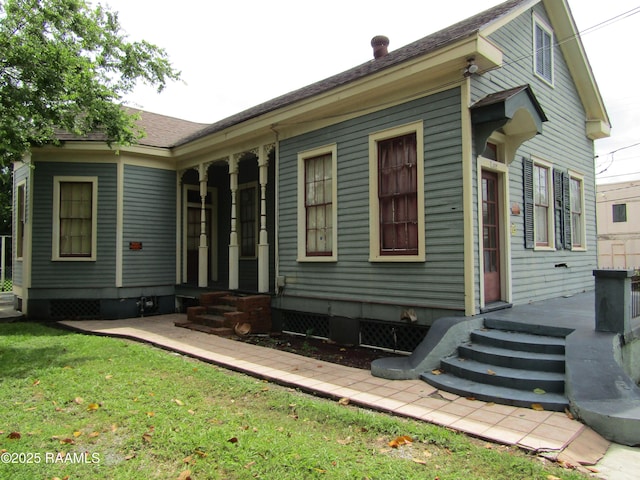 120 W Saint Peter St, New Iberia, LA 70560 - rear view of house with a lawn