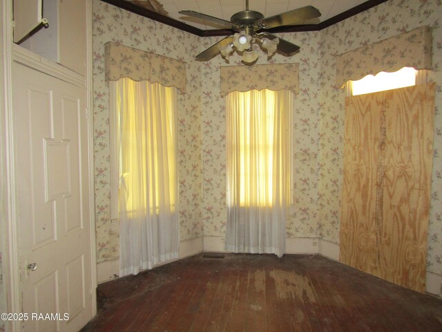 120 W Saint Peter St, New Iberia, LA 70560 - unfurnished room featuring a ceiling fan, dark wood-style floors, and wallpapered walls