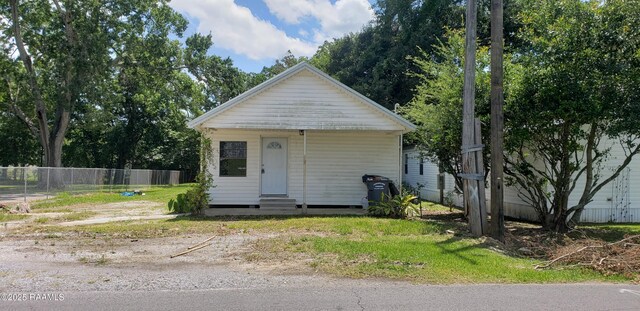 1814 E Lafayette St, Abbeville, LA 70510 - view of front facade with entry steps