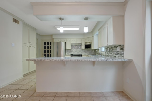 115 Breckenridge Loop, Lafayette, LA 70506 - kitchen with appliances with stainless steel finishes, a peninsula, decorative backsplash, and a breakfast bar