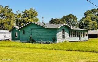 1627 Daniel St, Abbeville, LA 70510 - view of side of property with a lawn