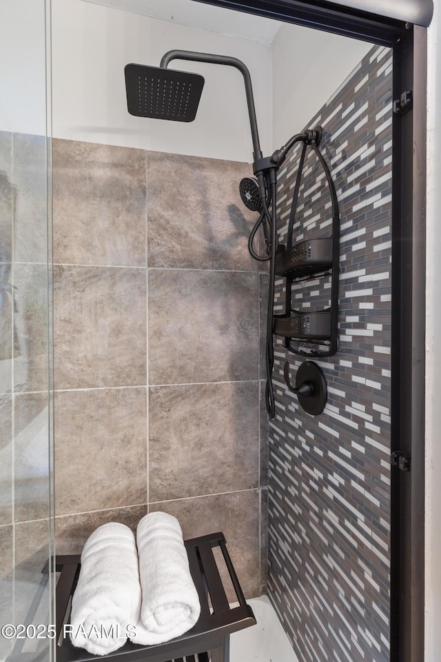 809 Dartez Dr, New Iberia, LA 70563 - full bathroom featuring a tile shower