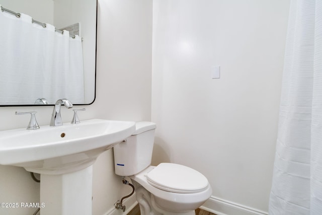 806 Beaujolais Pkwy, Lafayette, LA 70503 - full bathroom featuring baseboards and curtained shower