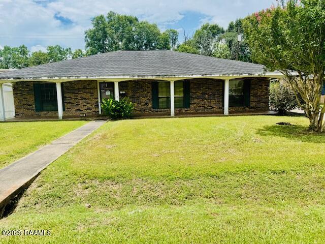 122 Progress Rd, Ville Platte, LA 70586 - ranch-style home featuring a front yard and brick siding