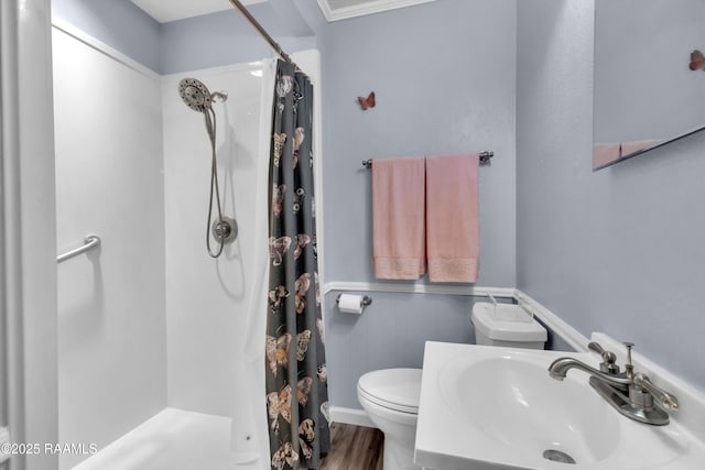 177 Radcliffe Dr, Lafayette, LA 70501 - full bathroom featuring a shower with curtain, wood finished floors, and wainscoting