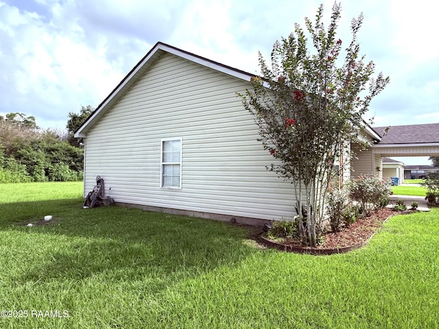 1108 Poydras Pl, Breaux Bridge, LA 70517 - view of side of home with a yard