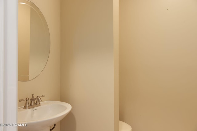 742 Hummingbird Ln, New Iberia, LA 70563 - half bath featuring a sink