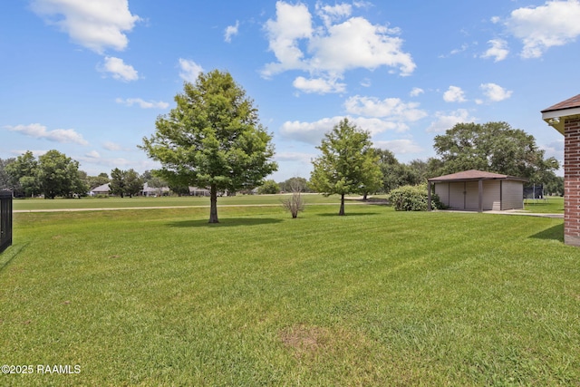 742 Hummingbird Ln, New Iberia, LA 70563 - view of grassy yard with a detached garage