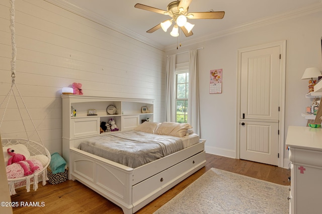 301 Gleneagles Cir, Broussard, LA 70518 - bedroom featuring crown molding, light wood finished floors, and a ceiling fan