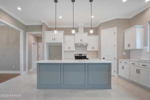 11511 Baker Senior Dr, Abbeville, LA 70510 - kitchen featuring stainless steel electric range, under cabinet range hood, white cabinets, tasteful backsplash, and a kitchen island