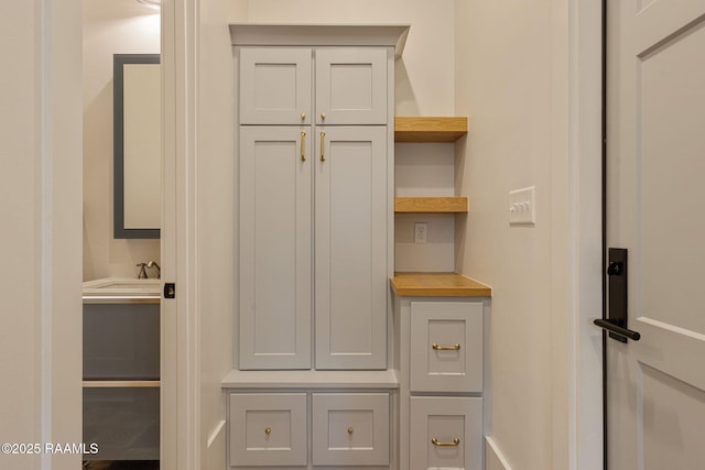 106 Sonoma Way, Lafayette, LA 70508 - closet featuring a sink
