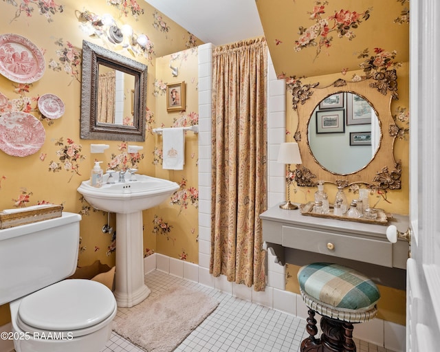 6302 Old Jeanerette Rd, New Iberia, LA 70563 - full bathroom featuring tile patterned flooring and curtained shower