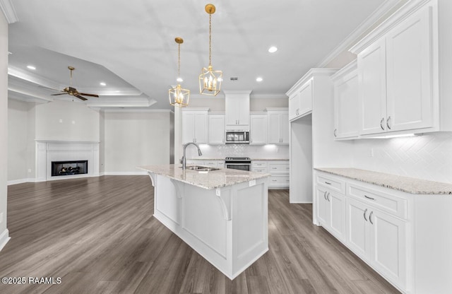 413 Easy Rock Landing Dr, Broussard, LA 70518 - kitchen featuring appliances with stainless steel finishes, recessed lighting, ceiling fan, backsplash, and white cabinets