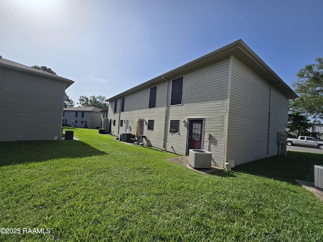 201 High Mdws Unit 129-132, Lafayette, LA 70507 - back of property with a yard
