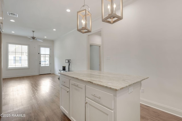 118 Rue Argenteuil, Lafayette, LA 70506 - kitchen featuring wood finished floors, ceiling fan, a center island, recessed lighting, and white cabinets